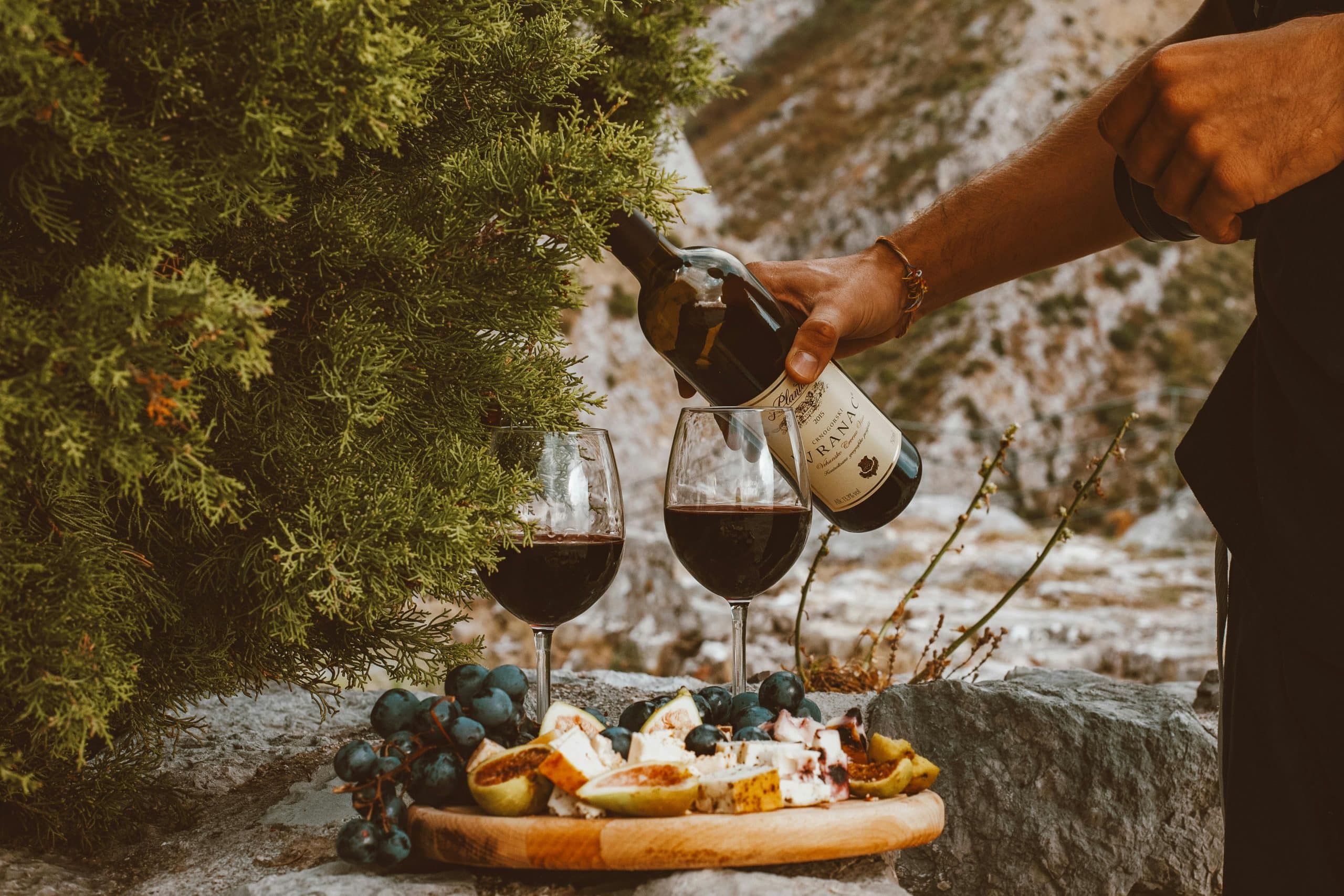 Accords mets et vins : guide complet, recettes et conseils chez Gare aux Vins