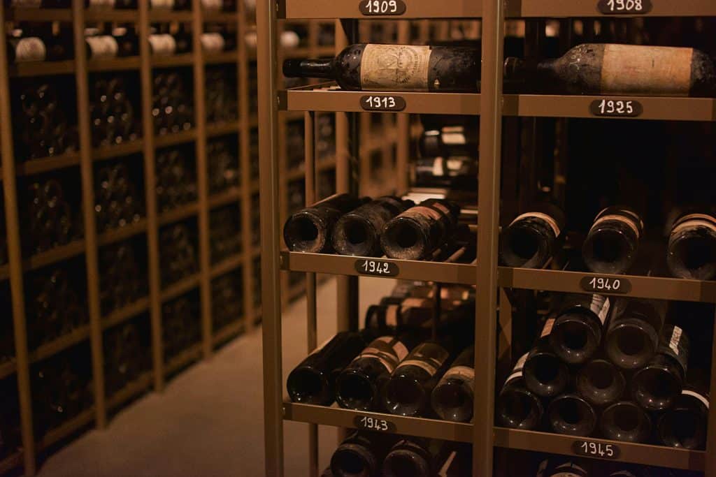 Guide épicerie fine autour du vin : produits du terroir, conseils et sélection chez Gare aux Vins